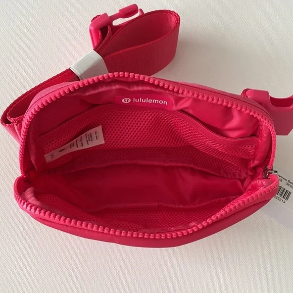 NWT Lululemon Everywhere Belt Bag Lipgloss - Picture 7 of 12